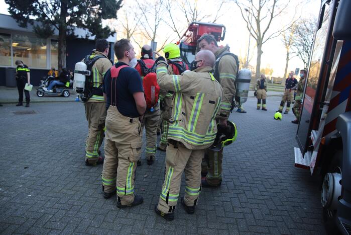 Begane grond zorgflat ontruimd door brand in wasruimte