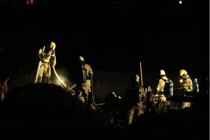 Grote hoop afval in brand