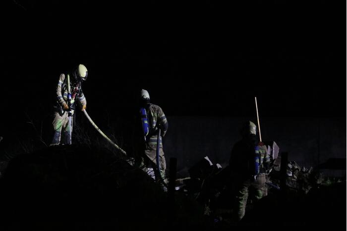 Grote hoop afval in brand