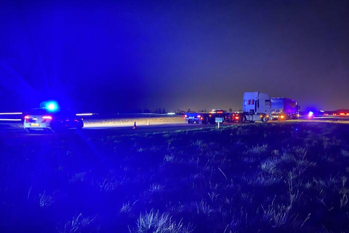 Schade bij botsing tussen twee vrachtwagens