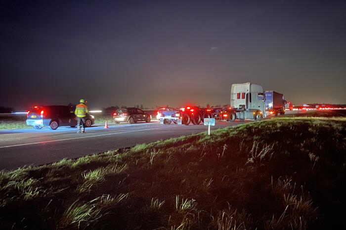 Schade bij botsing tussen twee vrachtwagens