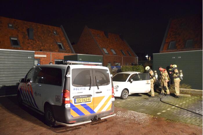 Brandstichting bij auto