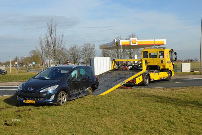 Flinke ravage na verkeersongeval met bestelbus