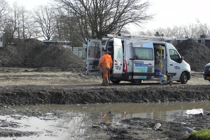 Waterleiding kapot getrokken op bouwterrein
