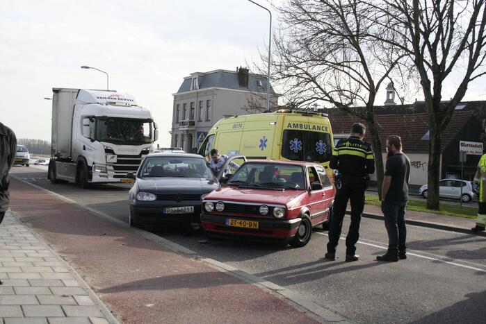 Drie auto's betrokken bij aanrijding