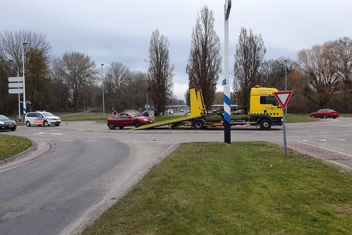 Auto's in botsing op kruising