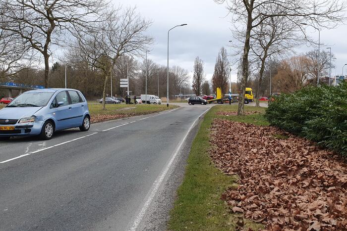 Auto's in botsing op kruising