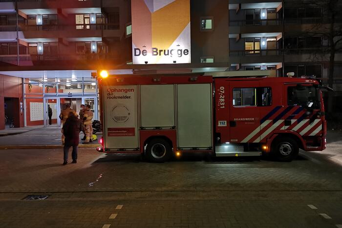 Onderzoek naar afgestoken fakkel vanaf balkon