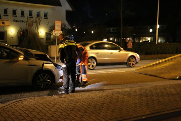 Schade bij botsing tussen lijnbus en auto