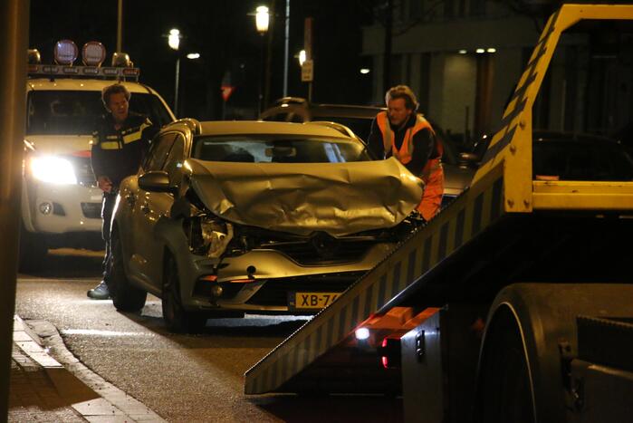 Schade bij botsing tussen lijnbus en auto