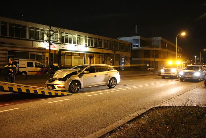 Schade bij botsing tussen lijnbus en auto