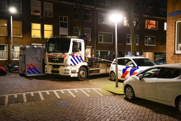 Onderzoek naar aantreffen dode man in auto