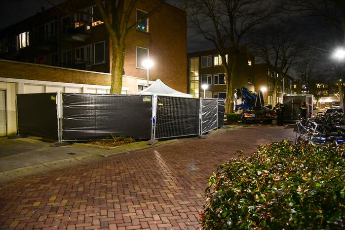 Onderzoek naar aantreffen dode man in auto