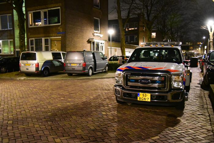 Onderzoek naar aantreffen dode man in auto
