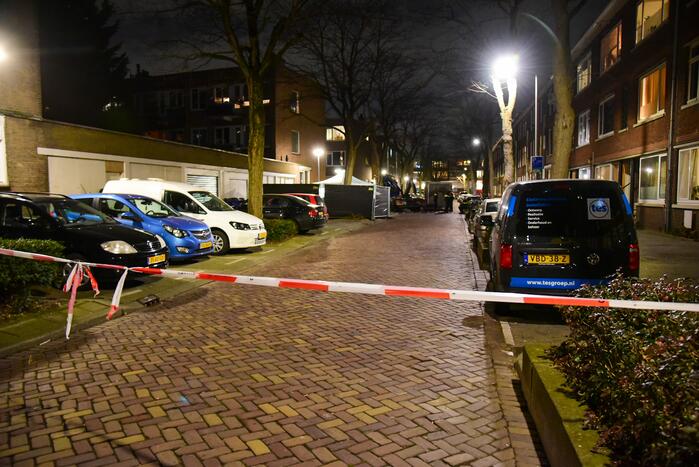 Onderzoek naar aantreffen dode man in auto