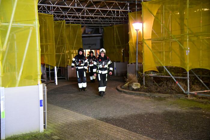 Brandweer blust brand in meterkast verzorgingshuis Lelie