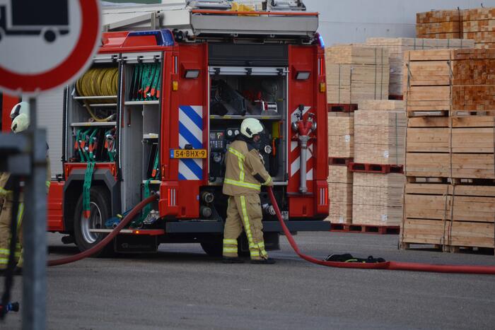 Gasfles in brand bij Phoenix Pallets