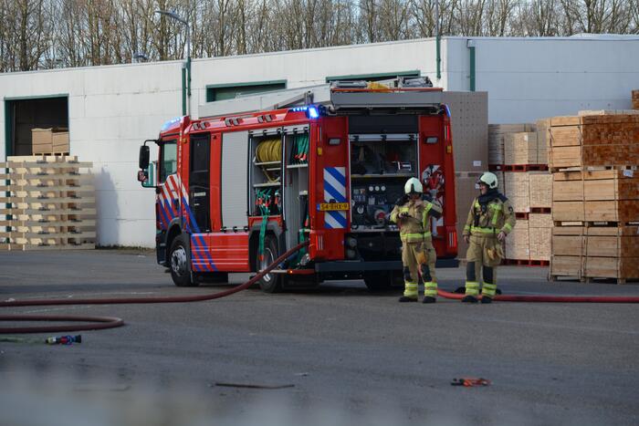 Gasfles in brand bij Phoenix Pallets