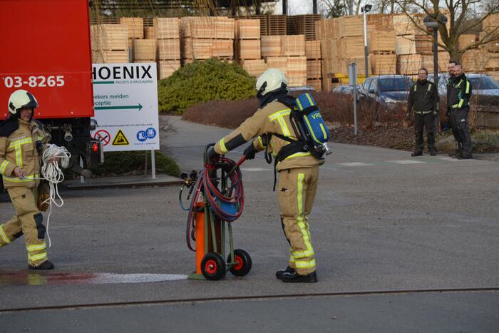 Gasfles in brand bij Phoenix Pallets