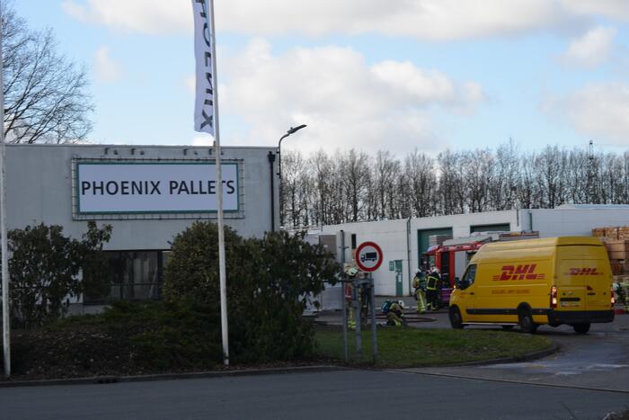 Gasfles in brand bij Phoenix Pallets
