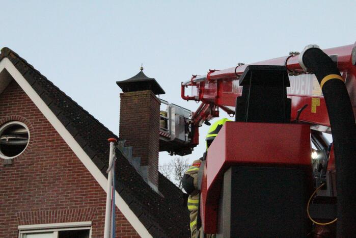 Schoorsteenbrand snel onder controle