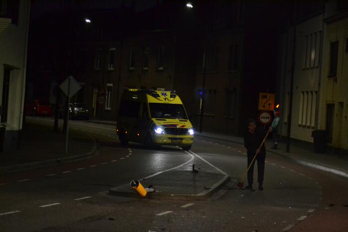 Bestuurder slaat op de vlucht na crash met auto