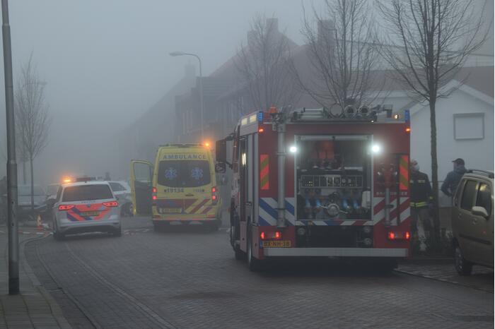 Automobilist richt ravage aan na botsing met lichtmast, bestuurder overleden