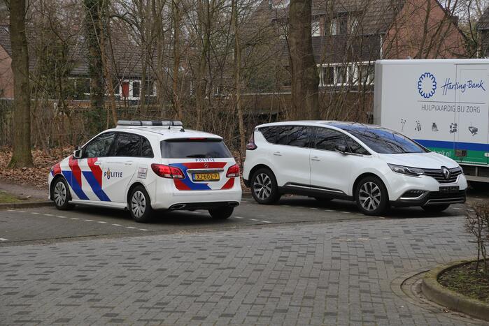Vaten aangetroffen in verdachte auto, binnenkant uitgebrand