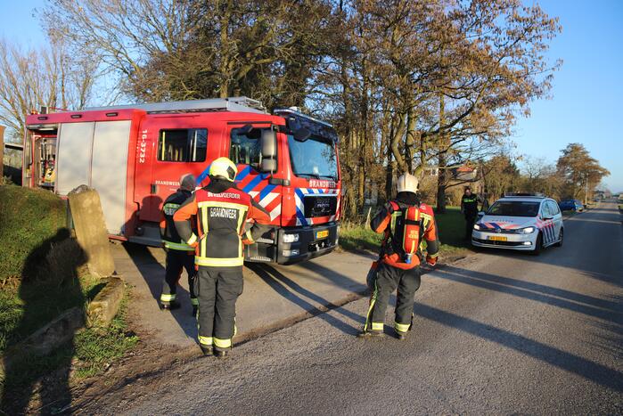 Bewoners blussen brand op dak