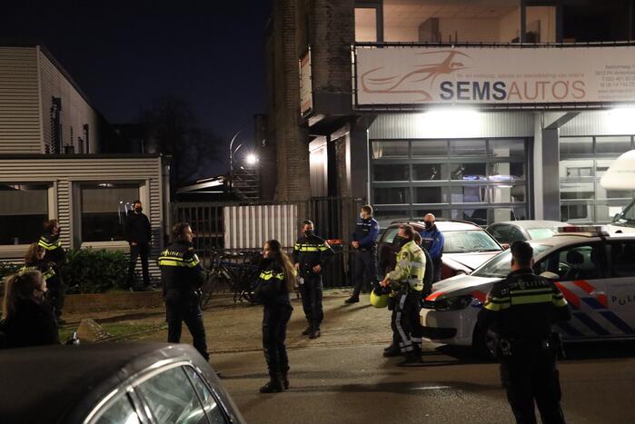 Politie en handhaving doen inval in woning