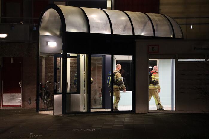 Brandweer doet onderzoek naar vreemde lucht in appartement
