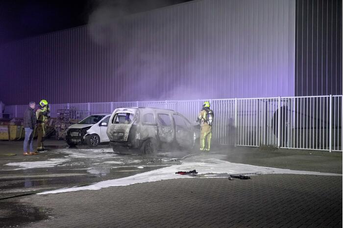 Bestelbus volledig uitgebrand