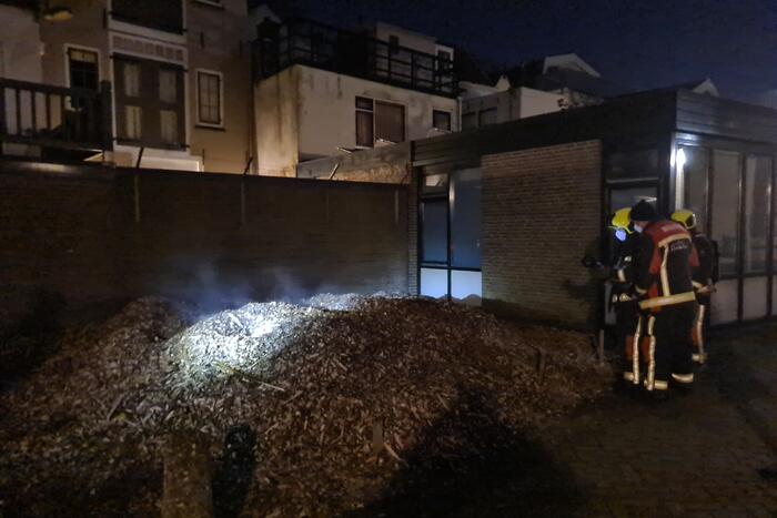 Berg met houtsnippers uit elkaar gehaald