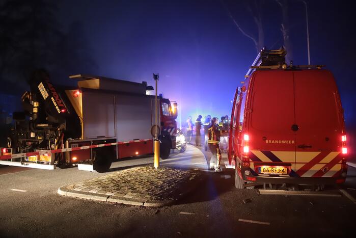 Taxi raakt van de weg belandt te water