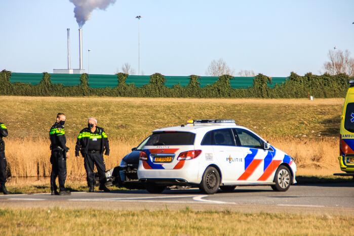 Auto beschadigd bij ongeval op afrit