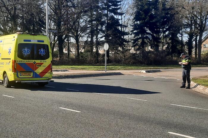 Fietser gewond bij botsing met auto