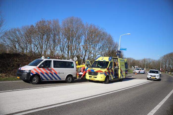 Fietser ernstig gewond bij botsing met auto