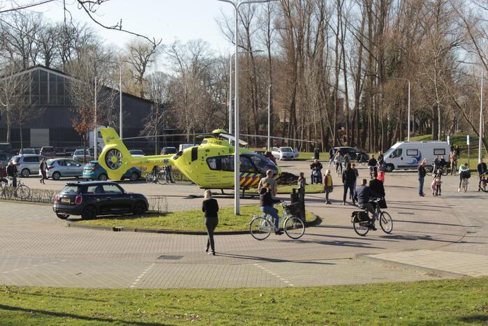 Fietser ernstig gewond bij botsing met auto