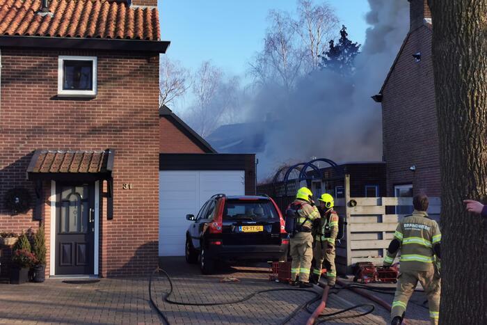 Veel rook bij brand in schuur