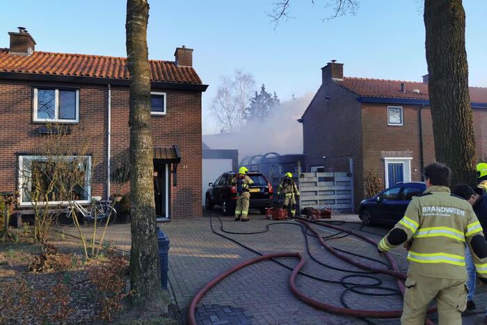 Veel rook bij brand in schuur