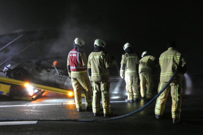 Auto volledig uitgebrand