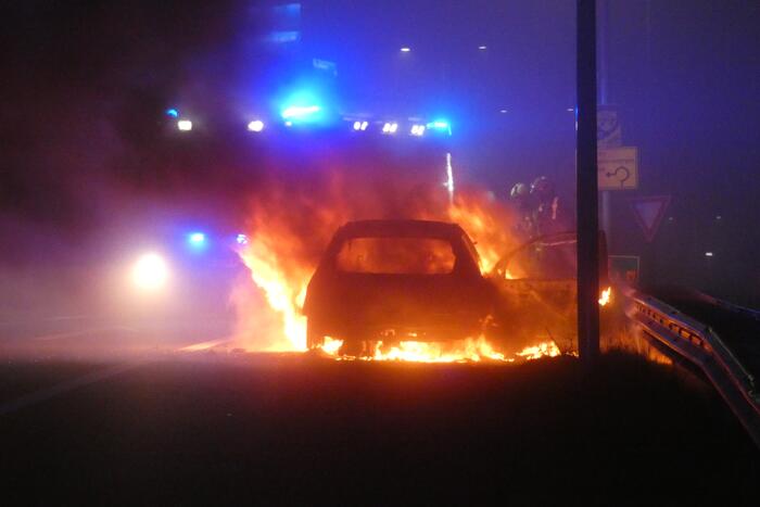 Auto volledig uitgebrand