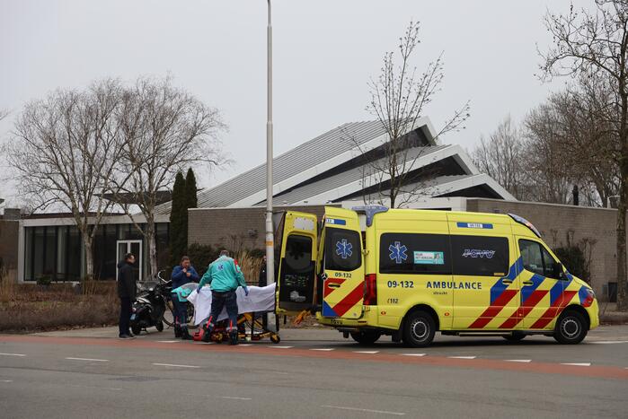 Scooterrijdster gewond na uitwijkmanoeuvre