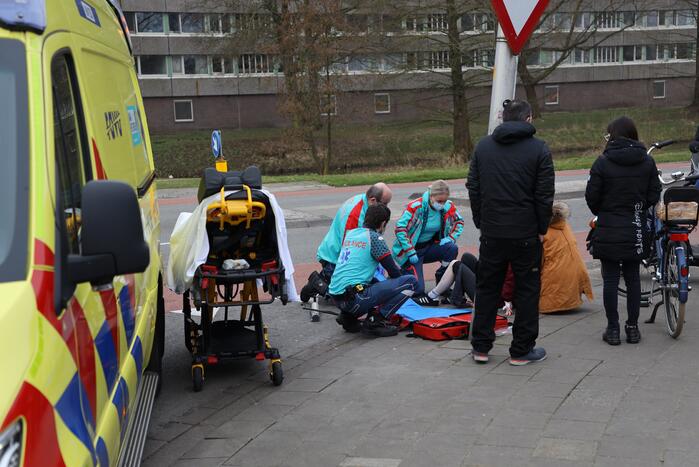 Scooterrijdster gewond na uitwijkmanoeuvre