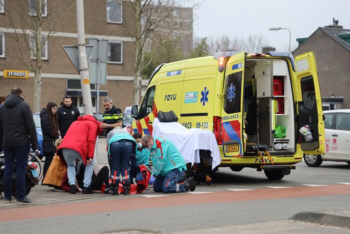 Scooterrijdster gewond na uitwijkmanoeuvre