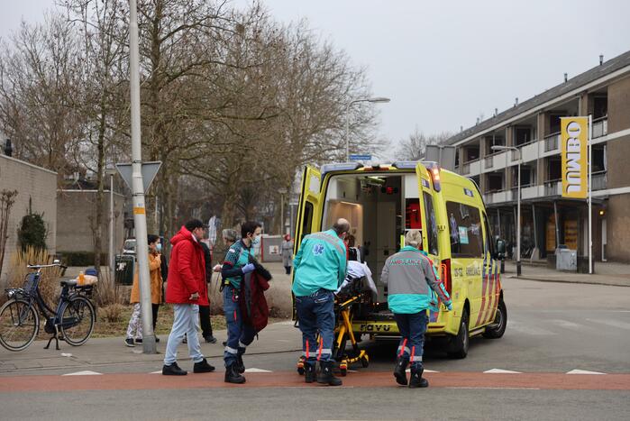 Scooterrijdster gewond na uitwijkmanoeuvre