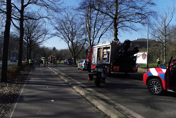 Auto belandt op zijn kop