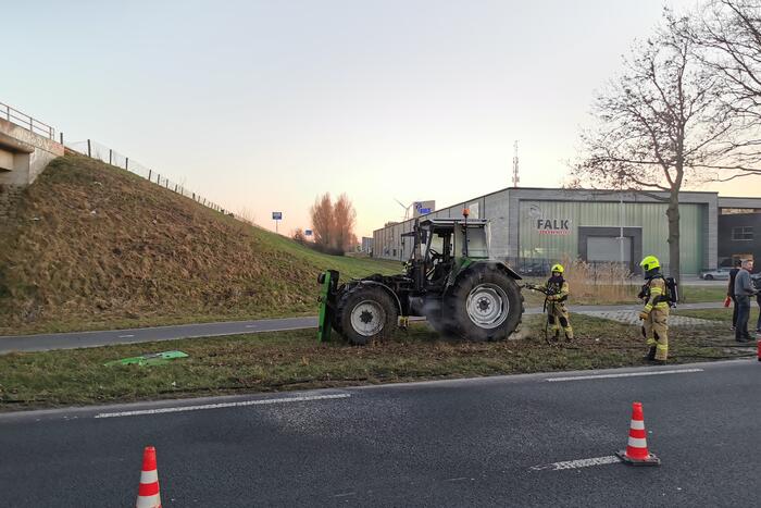 Tractor met aanhanger vlam gevat