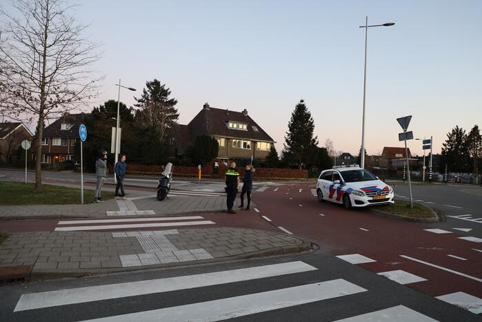 Scooterrijdster en passagier geschept