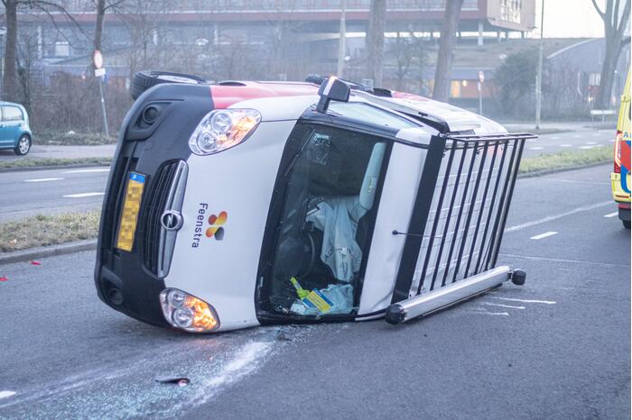 Enorme schade na aanrijding op kruising